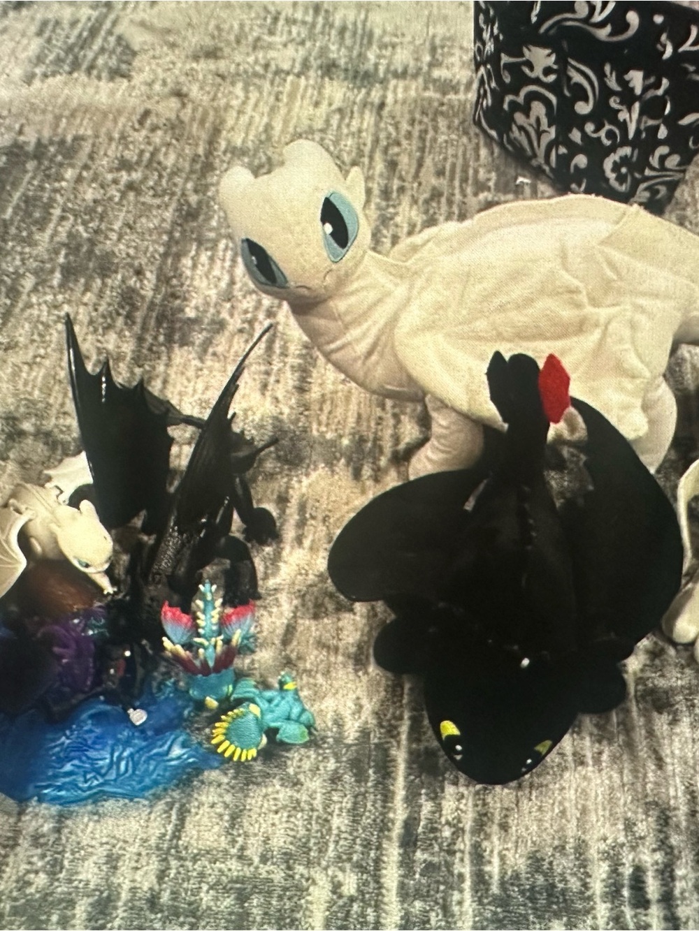 DreamWorks Light Fury and Toothless Plush Duo in White and Black